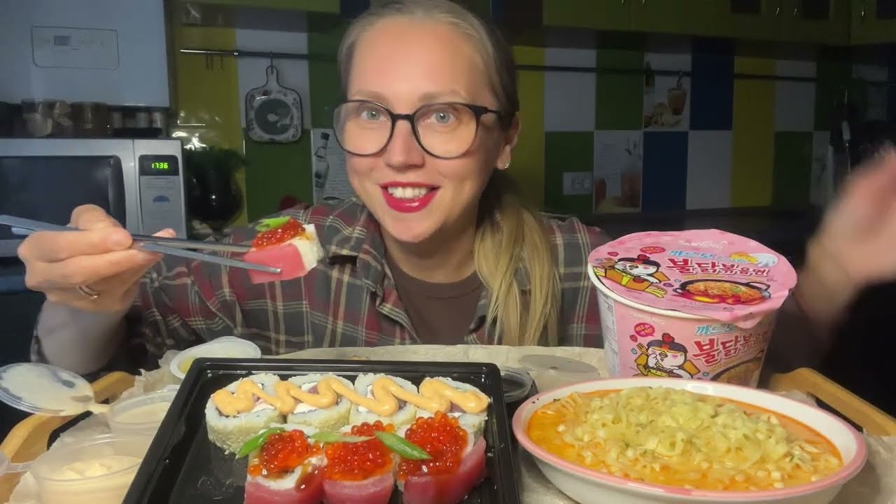 МУКБАНГ/РОЛЛЫ🍣Rolls/Mukbang/Как его заставить дарить мне цветыыы 🤷‍♀️😡