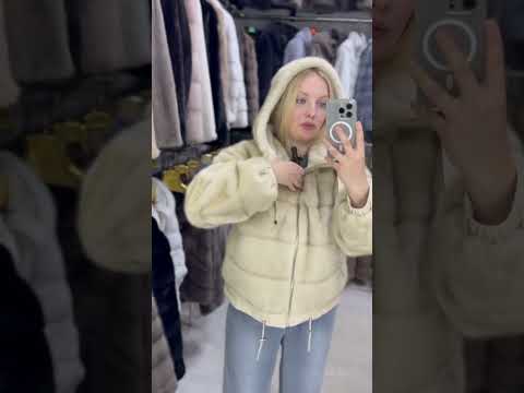 Стильна жіноча еко шубка автоледі курточка укорочена з капішоном 40-54, видео 1