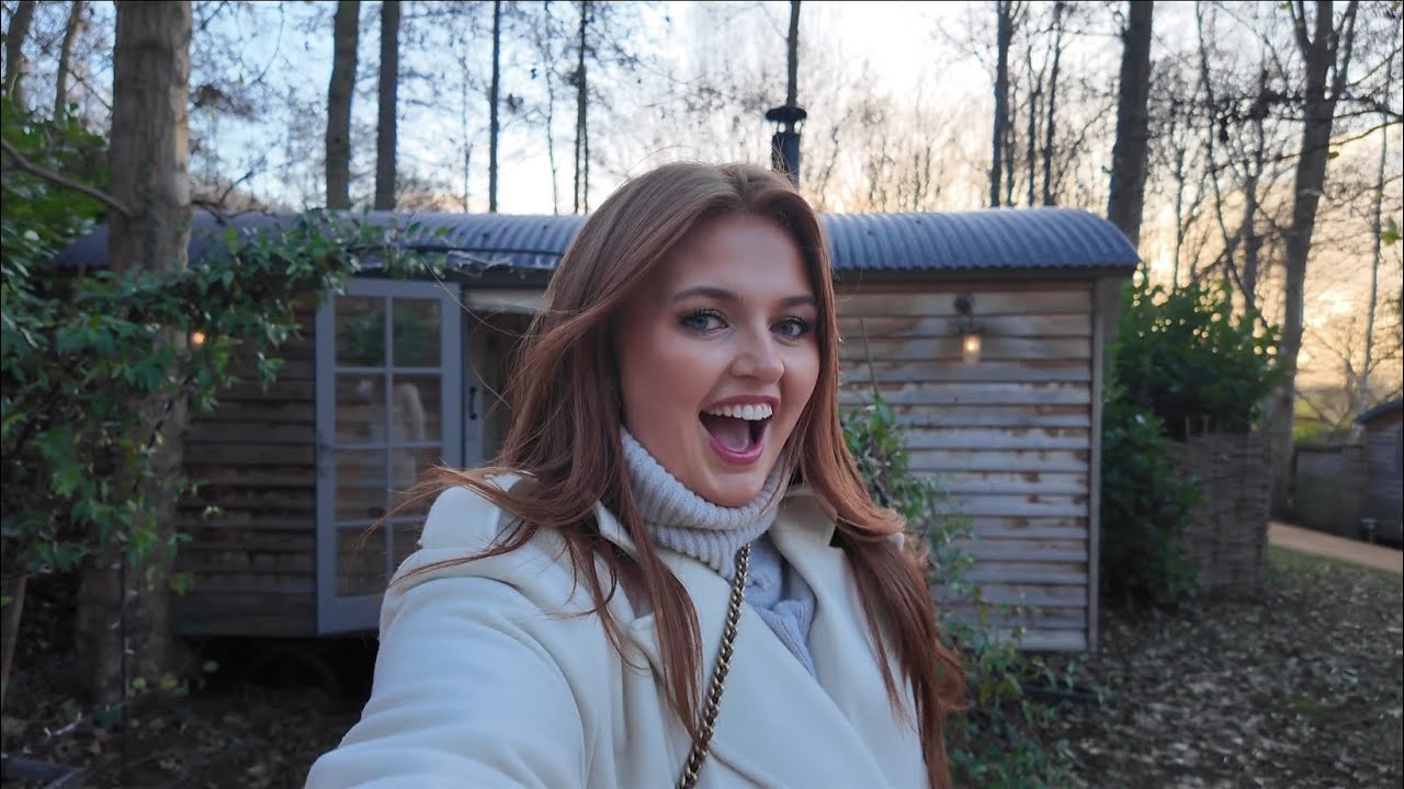 Staying Overnight In A Cabin In The Woods?! The Fish Hotel Cotswolds | Vlogmas Day 10 