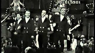 Video voorbeeld van "Vogues - Five O'Clock World (1966)"