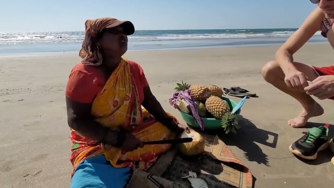 Коконаты прямо на пляже в Арамболе 2022 