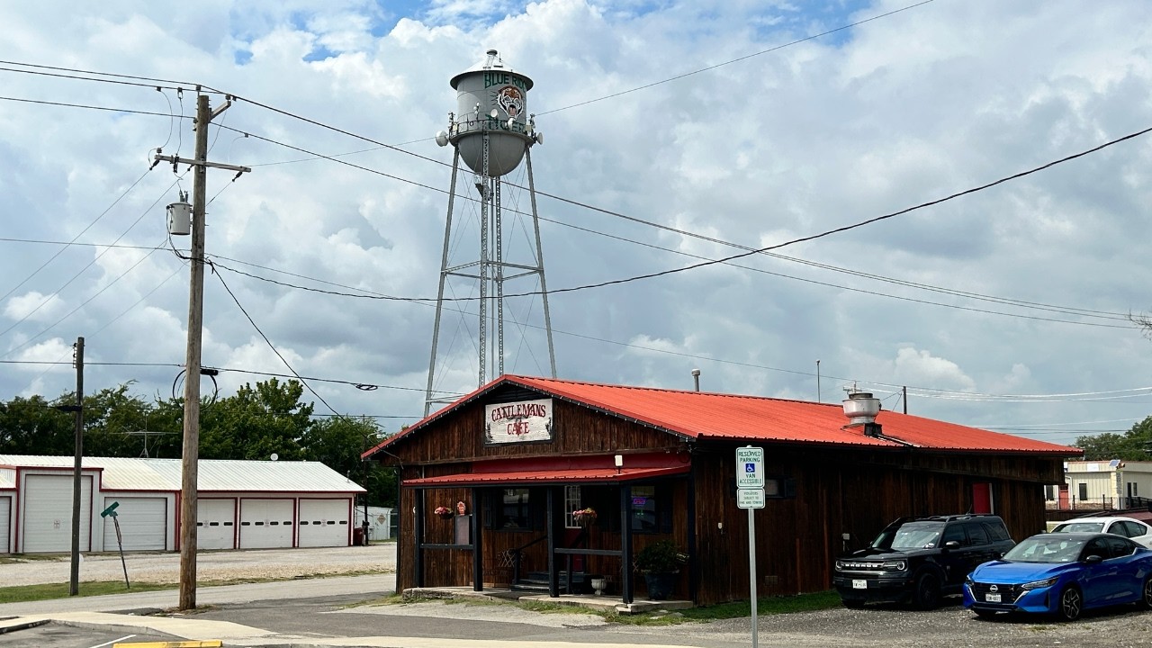 Exploring Blue Ridge, TX & Eating at the Cattleman's Cafe