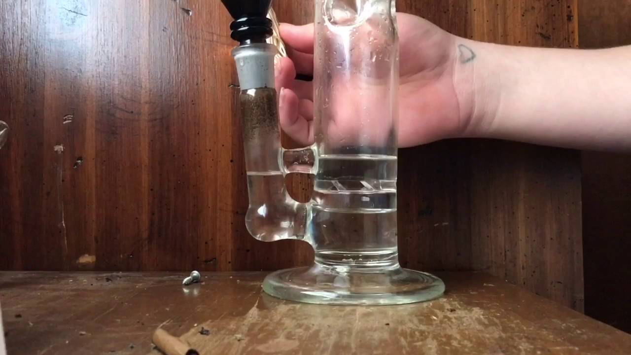 Smooth Glass Hurricane Bong: REVIEW