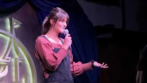 Hanna Anderson Standup | The Comedy Chateau