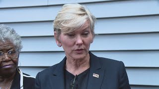 U.S. energy secretary tours radioactive waste site during St. Louis visit