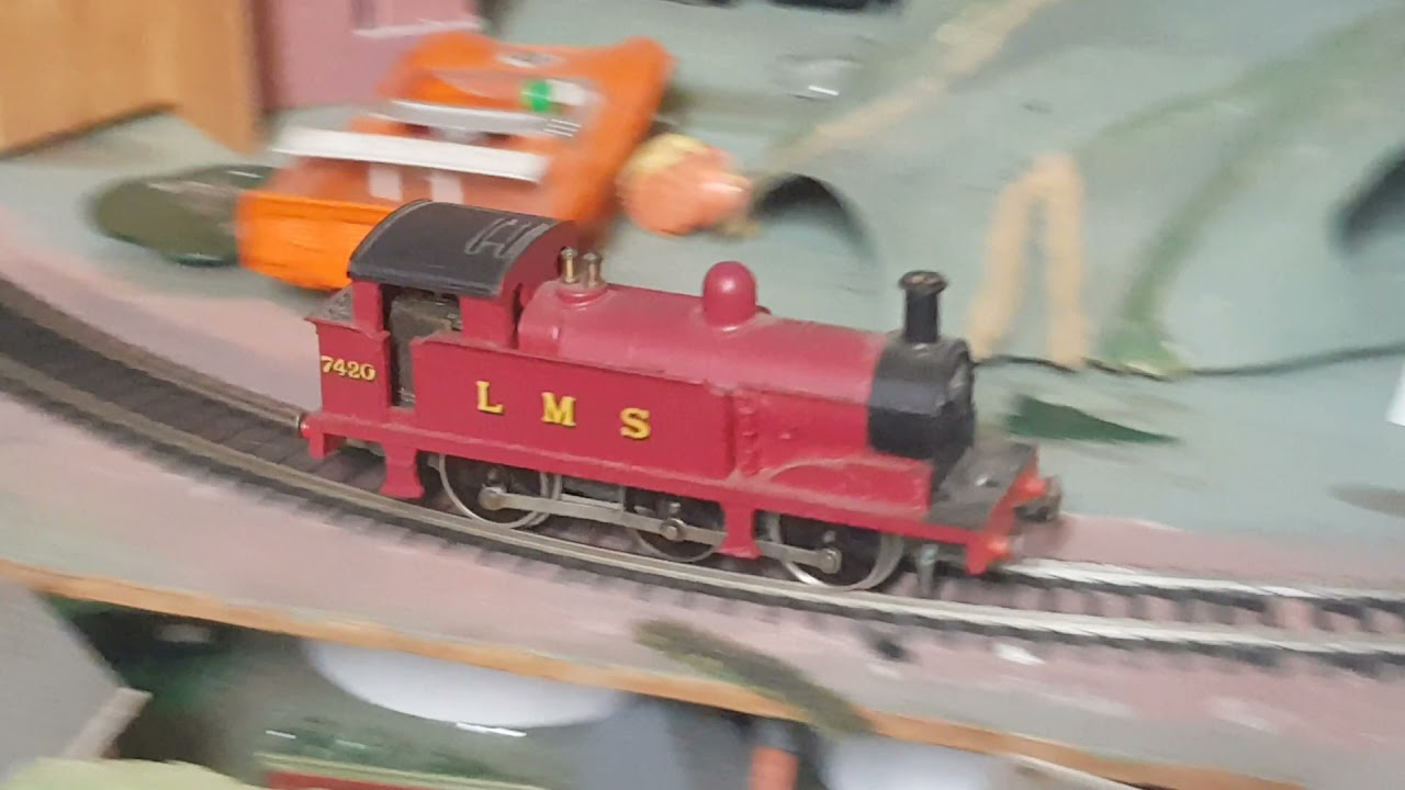 oo gauge wrenn W2204 tank locomotive test run stops intermittent