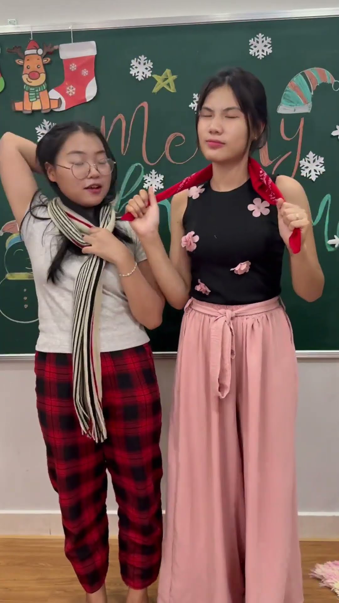 SH - Scarf joke ?? #shorts