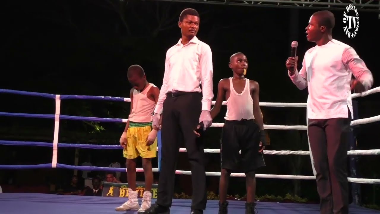 ⁣Young kids boxing at Lomé Fight Nigh