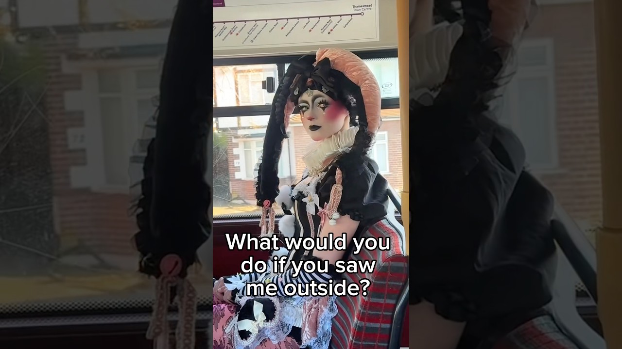 What would you do if you saw a clown girl outside?! #clown #cosplay #makeup