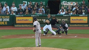 Moss belts a two-run homer to right field