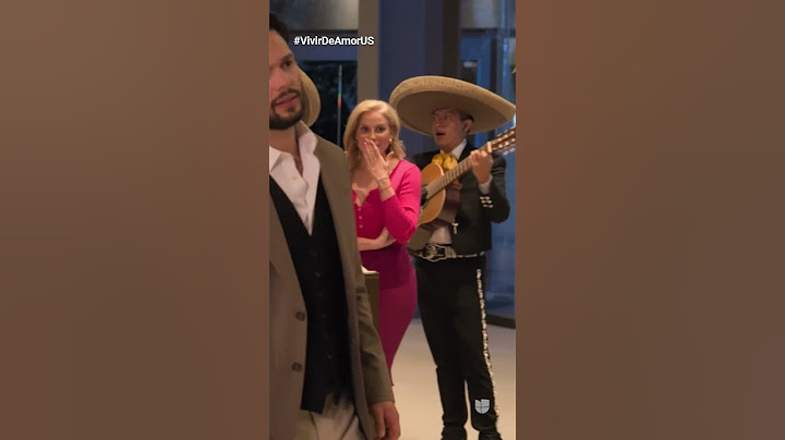 Rebeca thinks José Emilio serenaded her, but he didn't 😟 #VivirDeAmorUS #Uninovelas