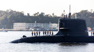 乗客感嘆!潜水艦とすれ違い!?