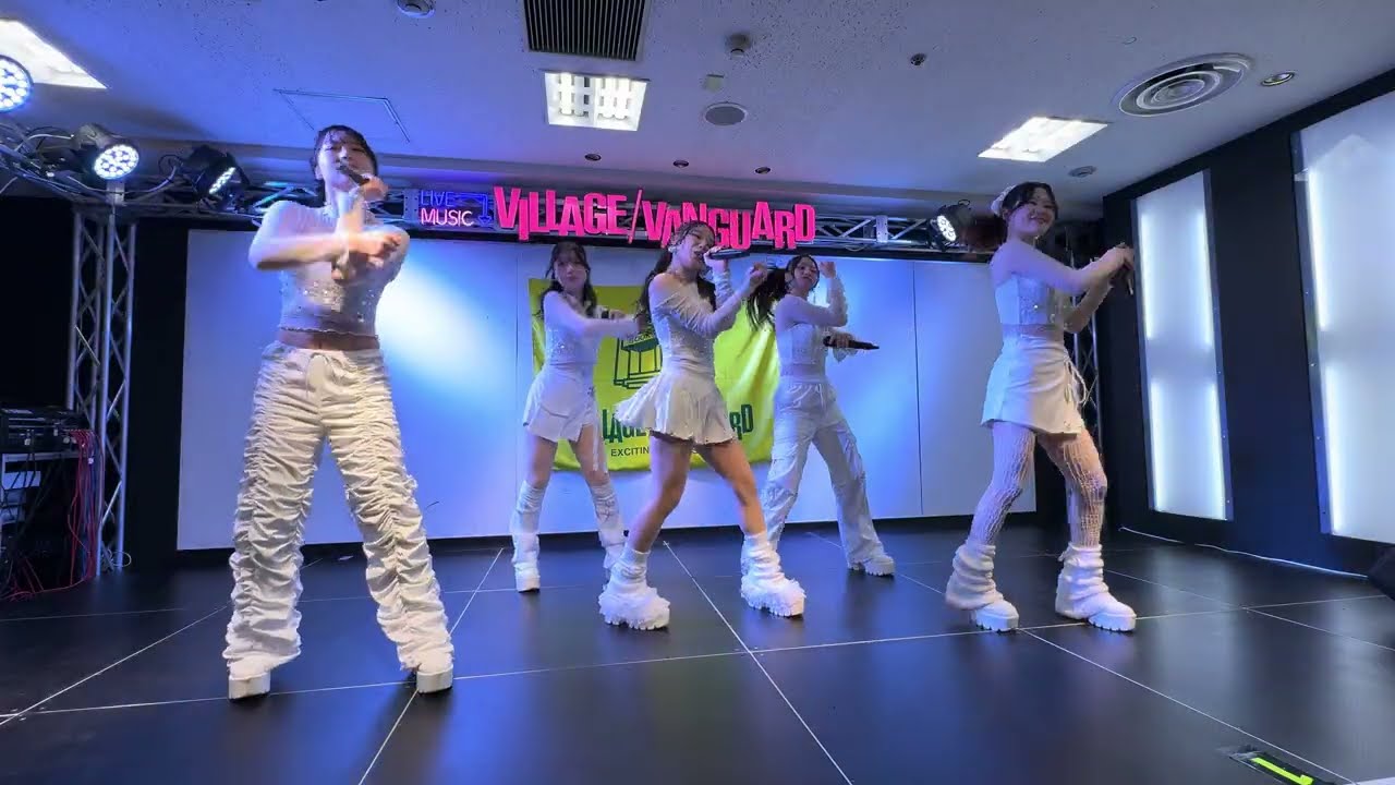 2FACE 『MONARISA』 2026/02/05 リリースイベント @ ヴィレッジヴァンガードさっぽろ東急店