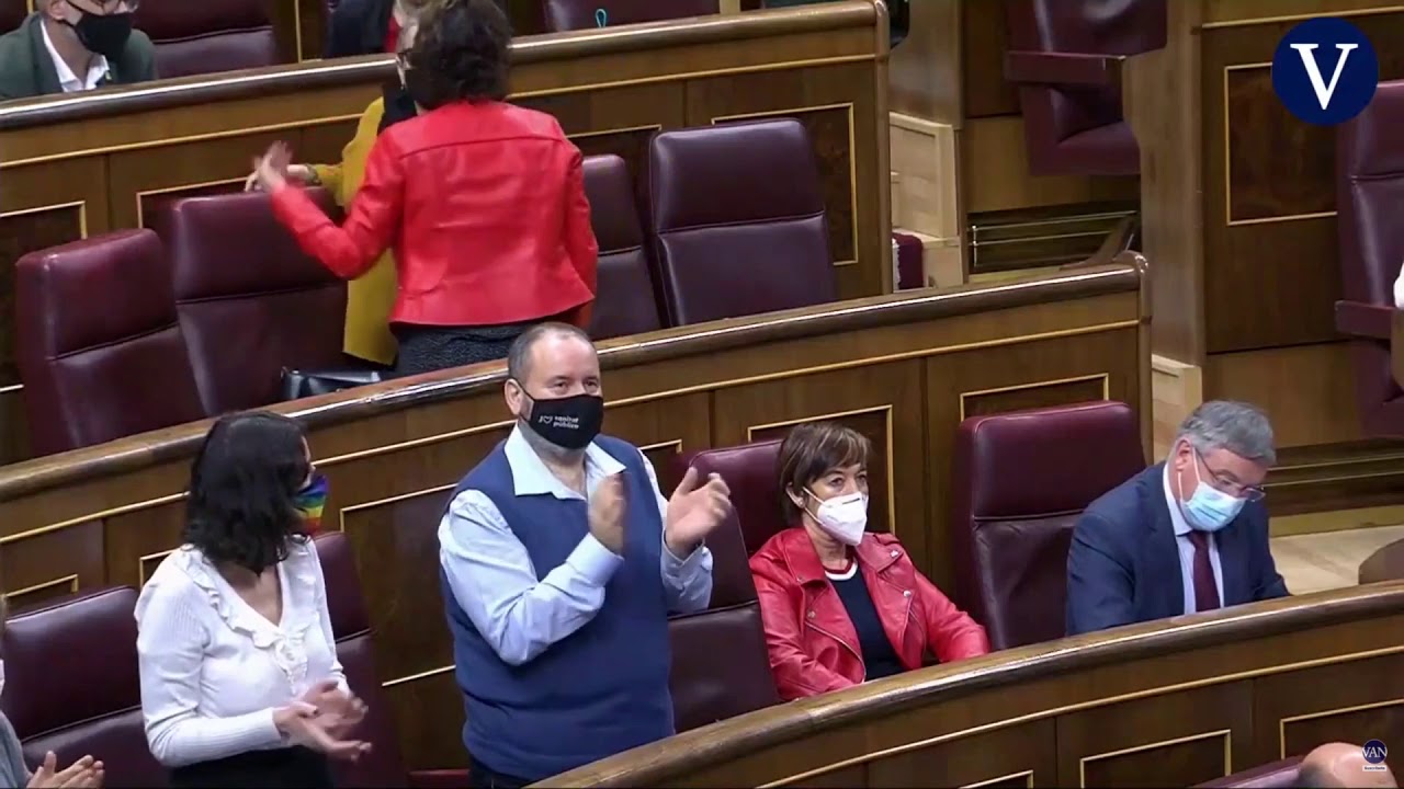 Bronca en el Congreso durante el debate de la ley Celaá - YouTube