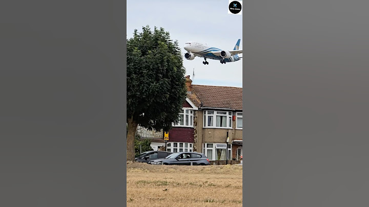 When dreamliner fly this low! 😯🛬...Oman Air Airlines 🇴🇲✈️... #oman #airlines #heathrowairport