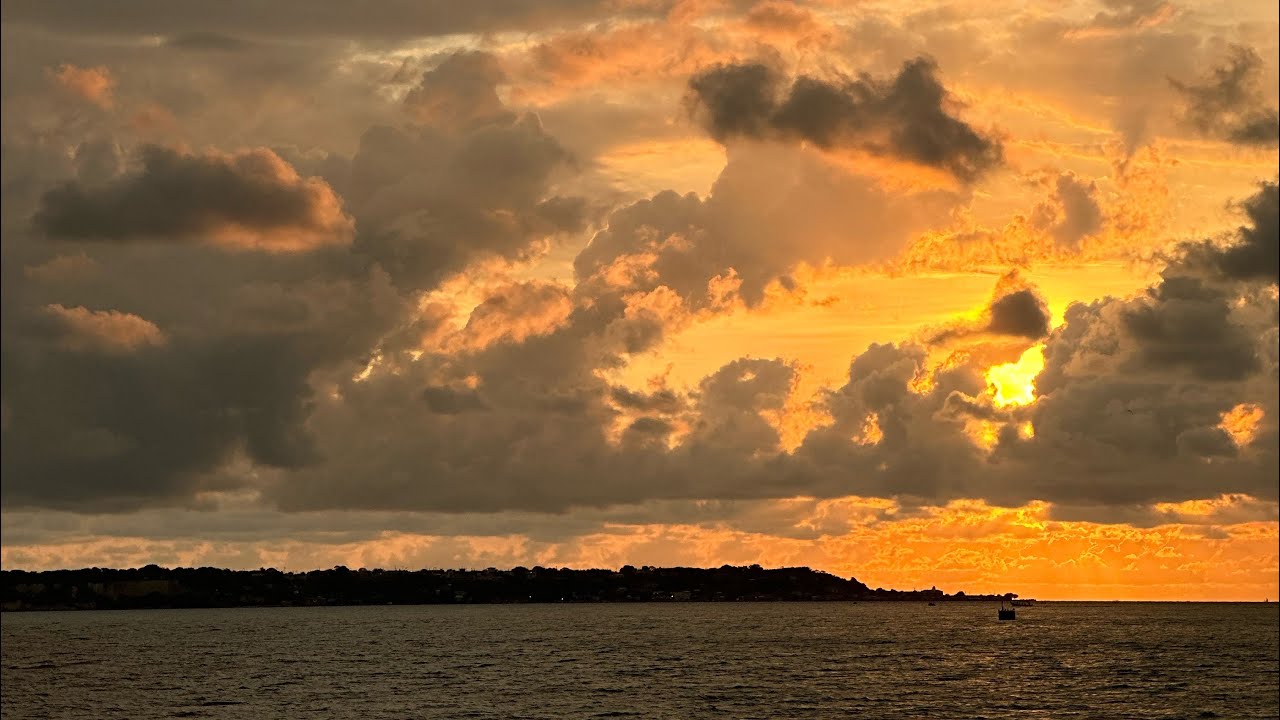Drone Dreams in Cartagena: Sunset, Romance, and the Historic Wall 👩🏽‍❤️‍💋‍👨🏾 🏰 📸