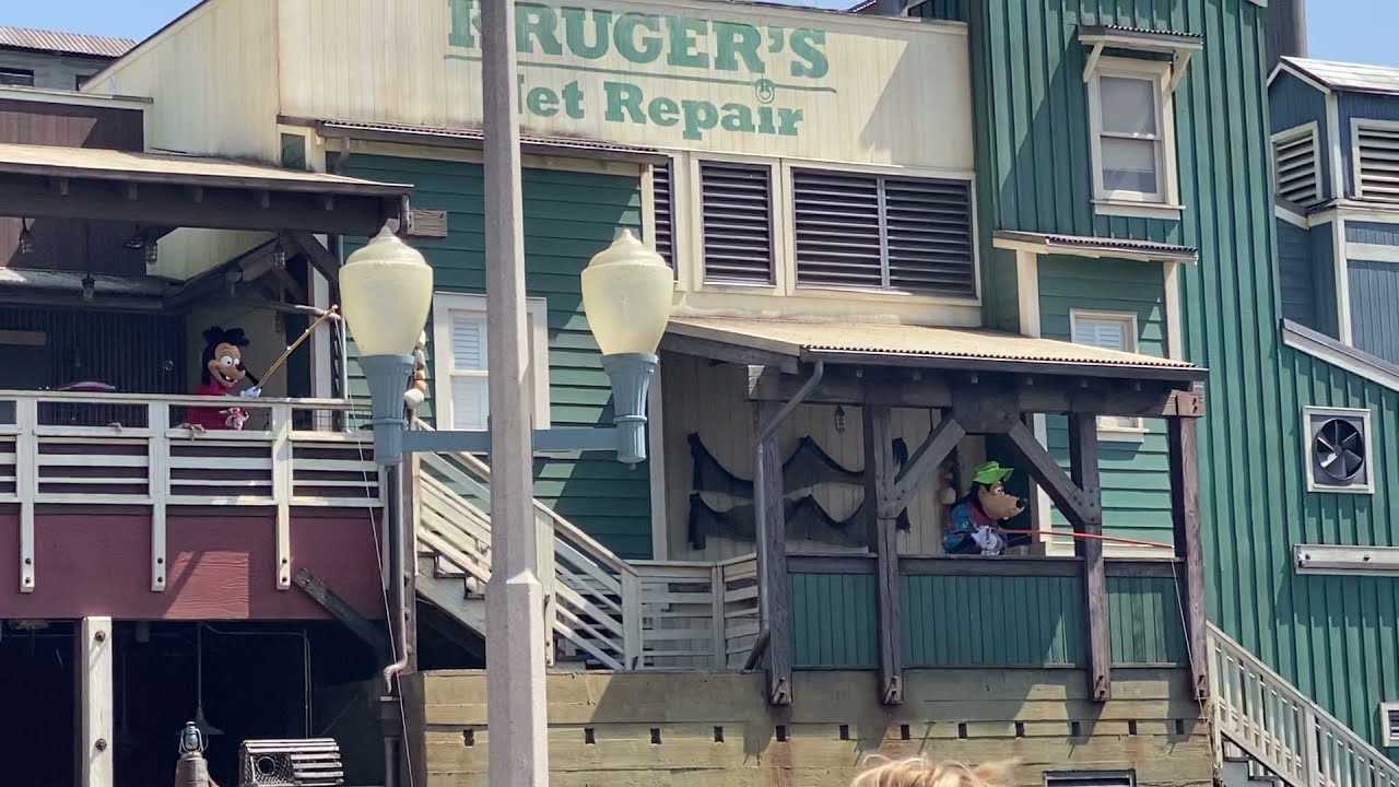 Max & Goofy Sharing A Father/Son Moment At California Adventure! | Disneyland TikTok 