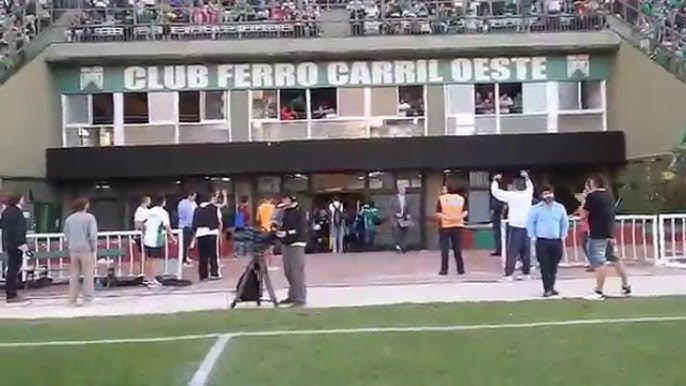 Derrumbe de una tribuna en la cancha del Club Ferro Carril Oeste