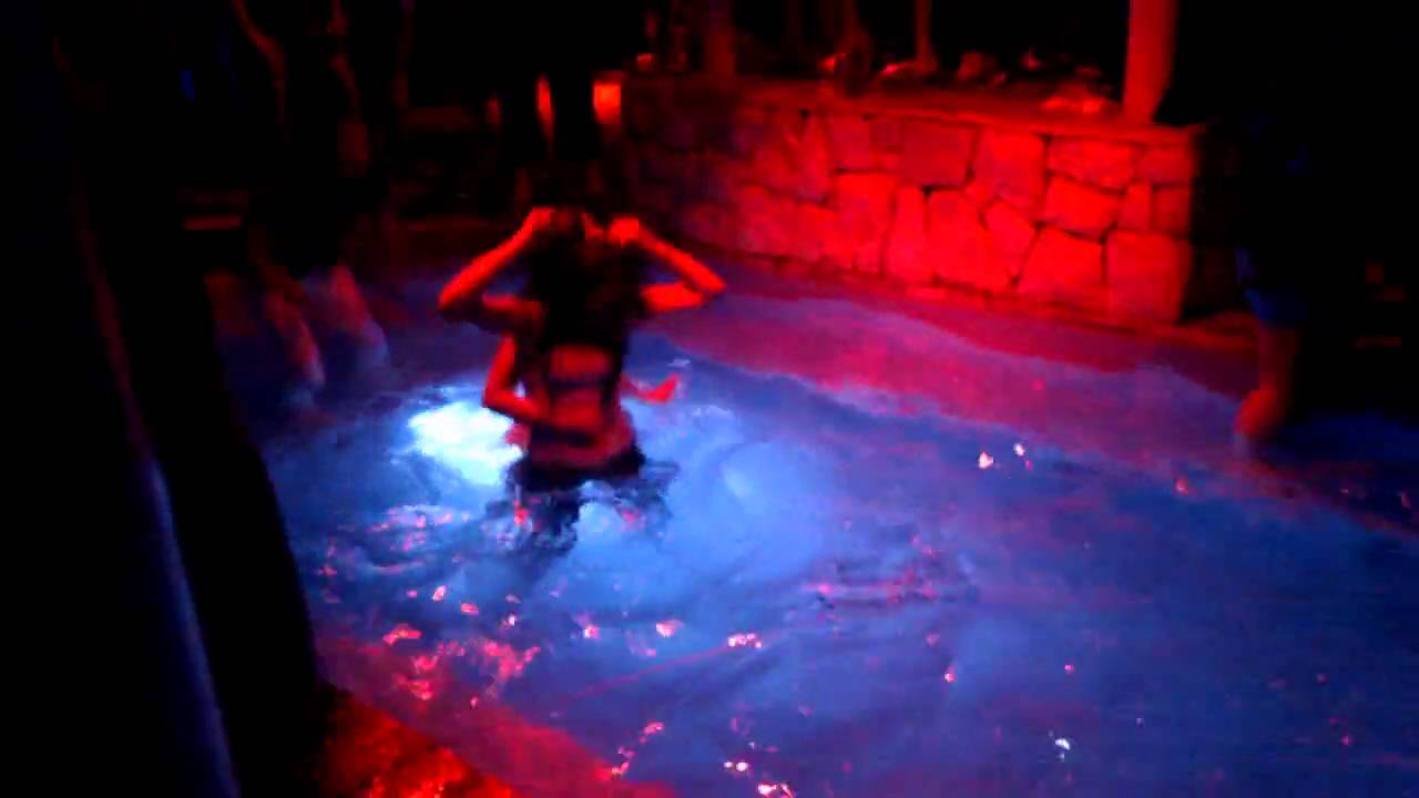 Lude maloljetnice Santos Bar Pudarica 2010 u bazenu HD 720P