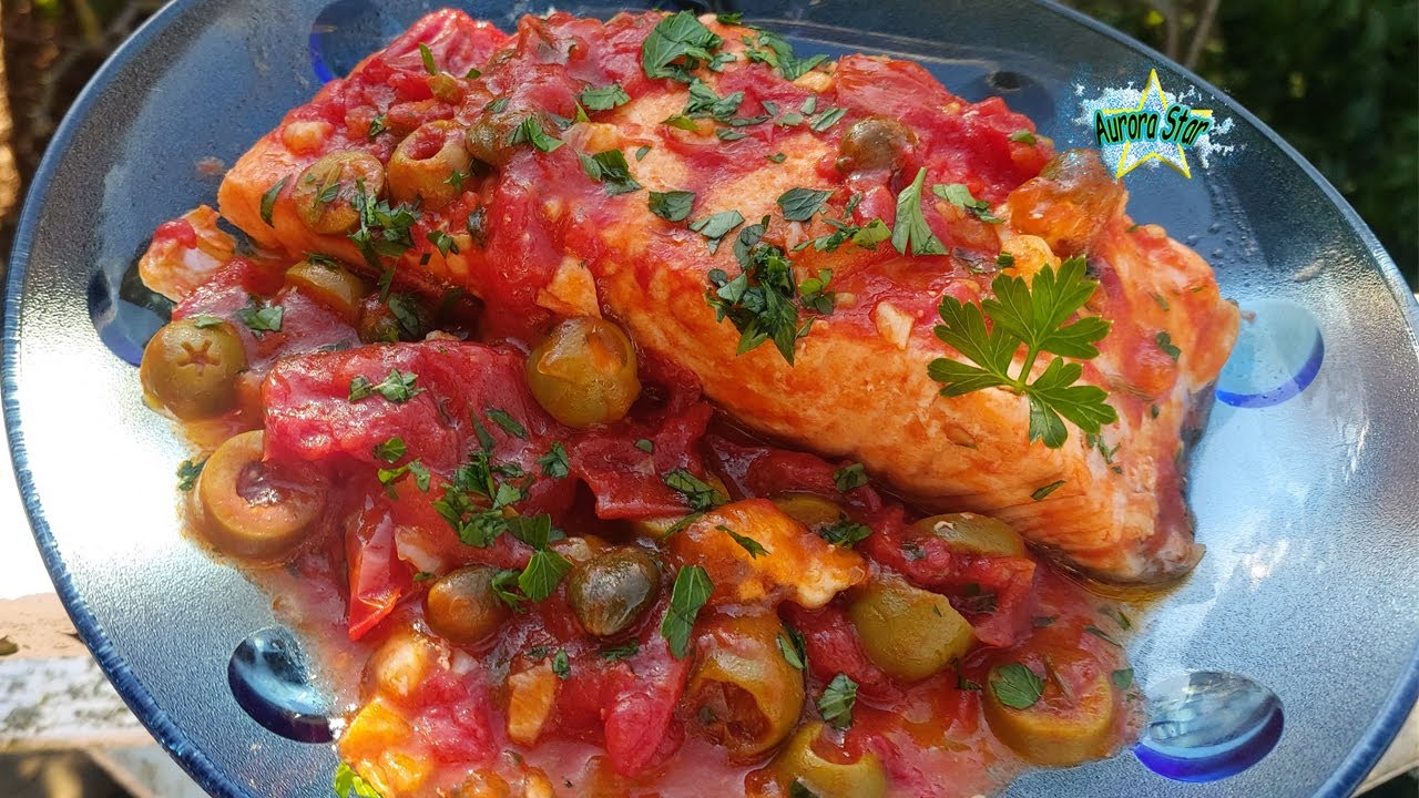 Ricetta: Cucina un trancio di salmone in padella con pomodori e olive ...