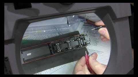 Demonstrating an electrical problem with a Bachmann class 66.