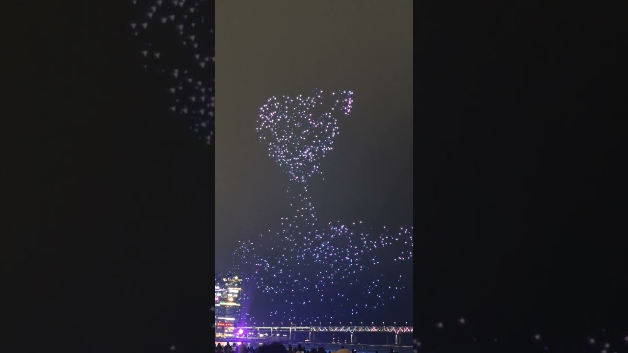 2025新年版 廣安里 M無人機燈光秀 (광안리 M드론라이트쇼) 新年每周的表演主題不同 表演時間：每周六 晚上，每場約10分鐘