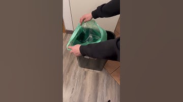 How to: An empty garbage bag in this garbage can.