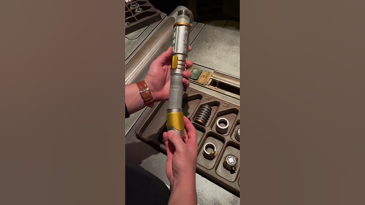 Build a REAL Lightsaber in Disney World’s Galaxy’s Edge (Step-by-Step)