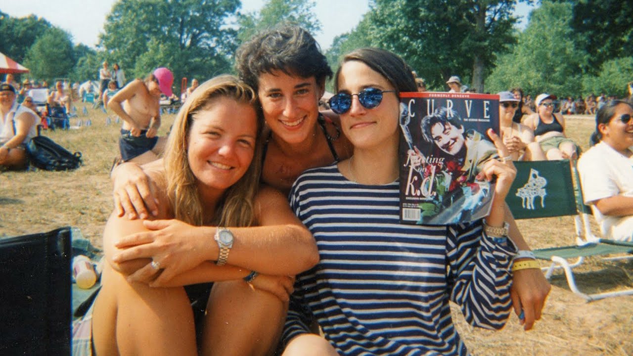 AHEAD OF THE CURVE - Laemmle Theatres