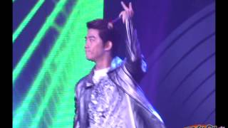 20121129 2PM TaecYeon Hands Up
