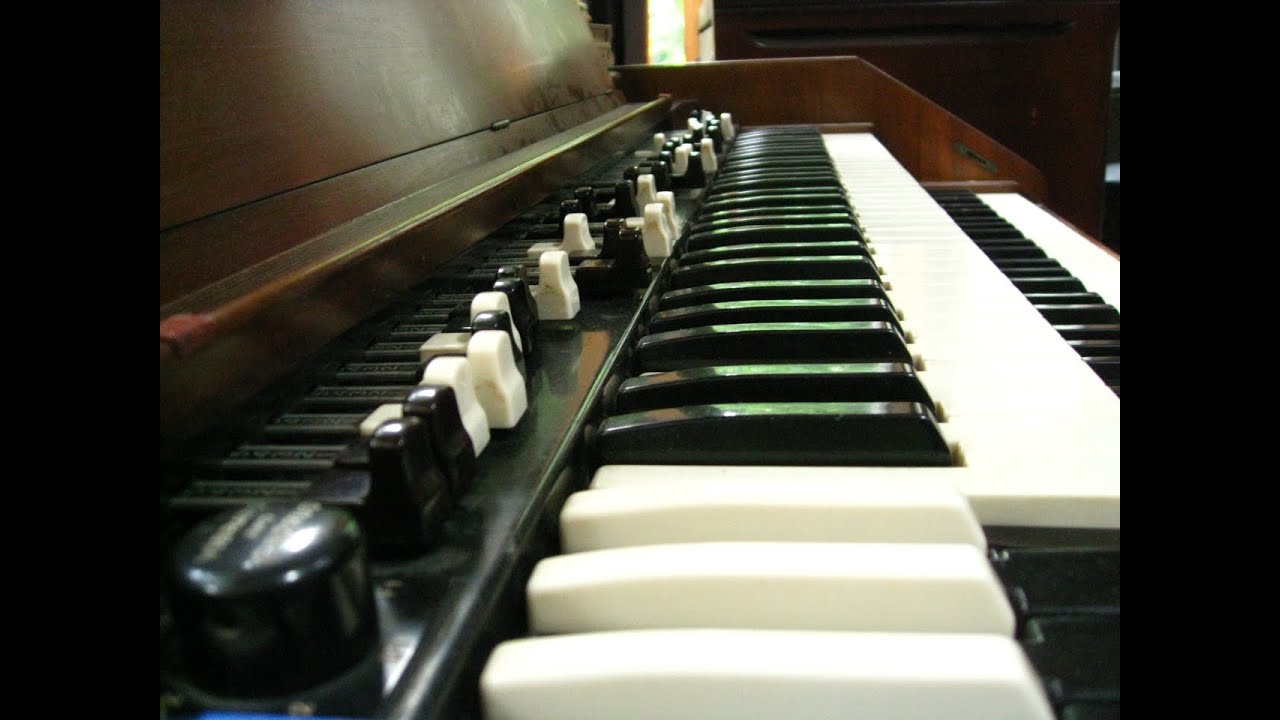 Blues Shuffle Backing Track in G 110 BPM. A snappy jam track to keep