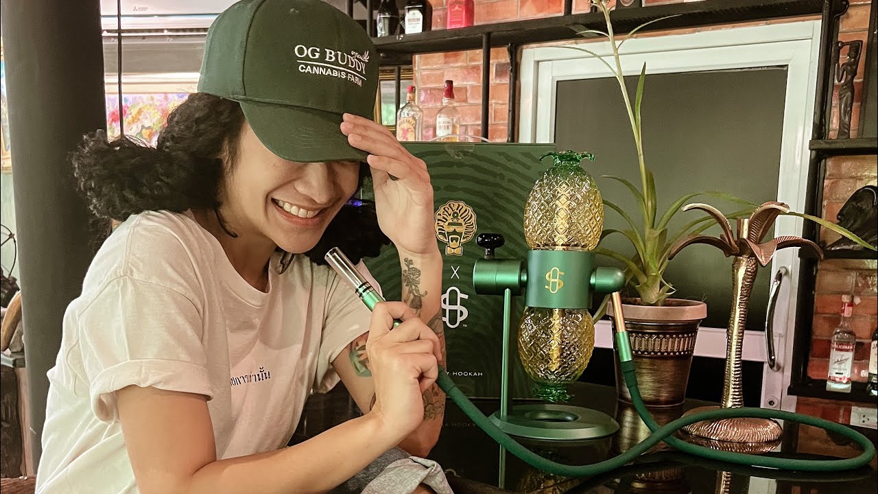 Dr. GREENTHUMB’s  X  STUNDENGLASS Gravity Bong ￼Unbox 📦☘️🍍