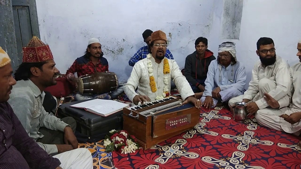 HAI TAQAZA E MOHABBAT NA UTHE SAR AASTHA SE