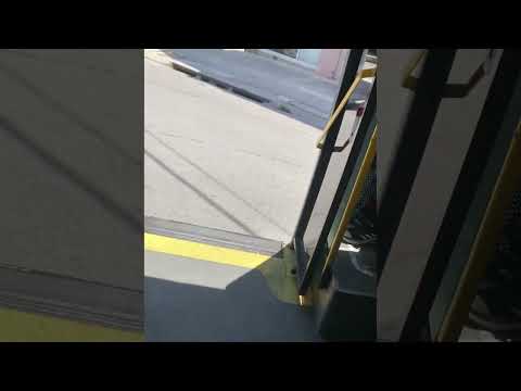Λεωφορείο κινείται με ανοιχτή πόρτα λόγω βλάβης