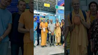 ЕС Бхакти Вигьяна Госвами и ЕМ Чайтанья Чандра Чаран. Алма-Ата провожает Духовного Учителя