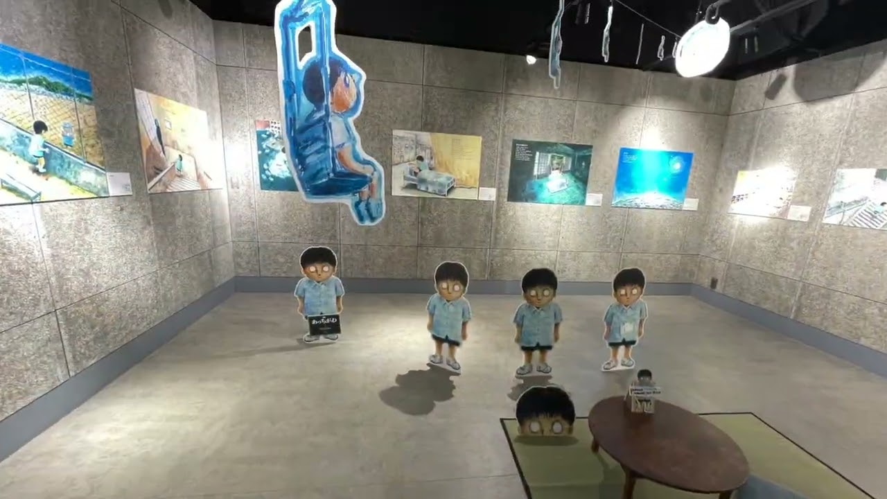 日本のホラー『あっちがわ』は、ビューティフル ! ? 絵本原画展大盛況