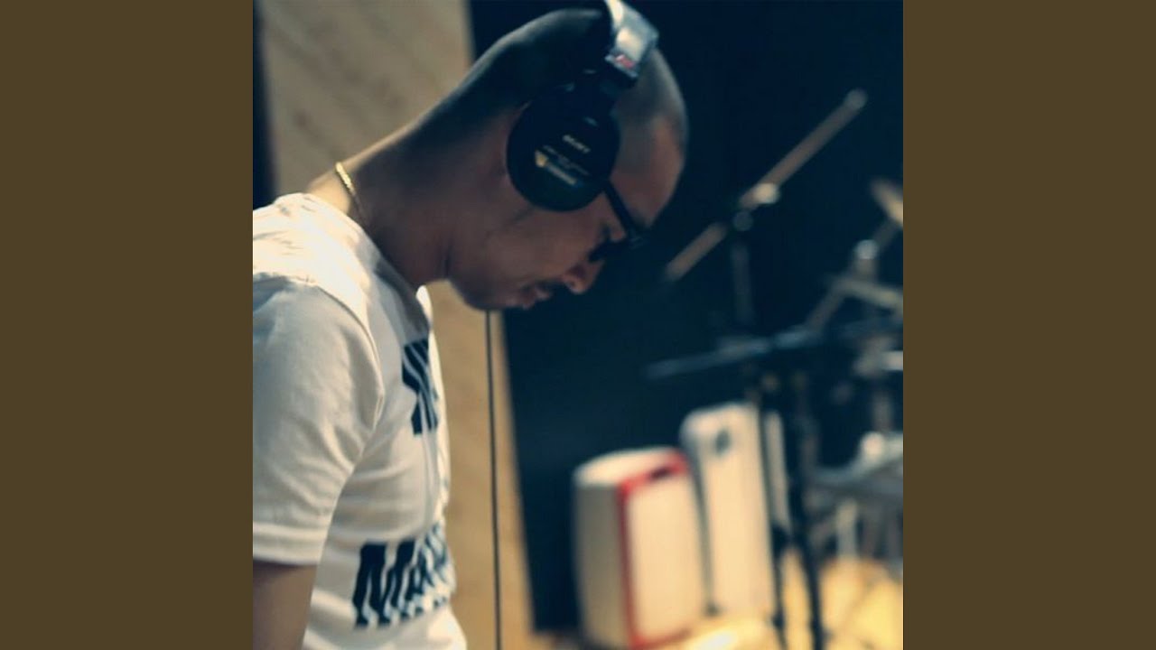 Смотреть «어떡해 (What Can I Do)» на YouTube Смотреть «어떡해 (What Can I Do)» на YouTube