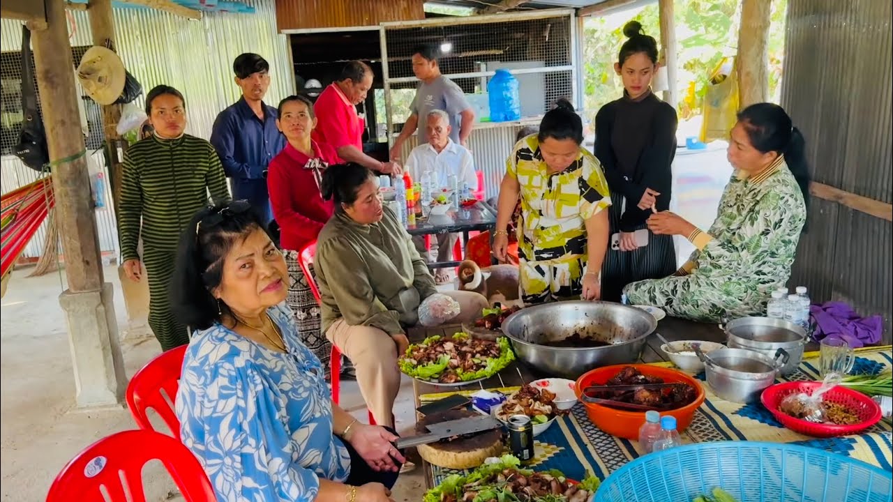 We went to my brother's house for some traditional Khmer Nom Banh Chok, then headed back home to coo