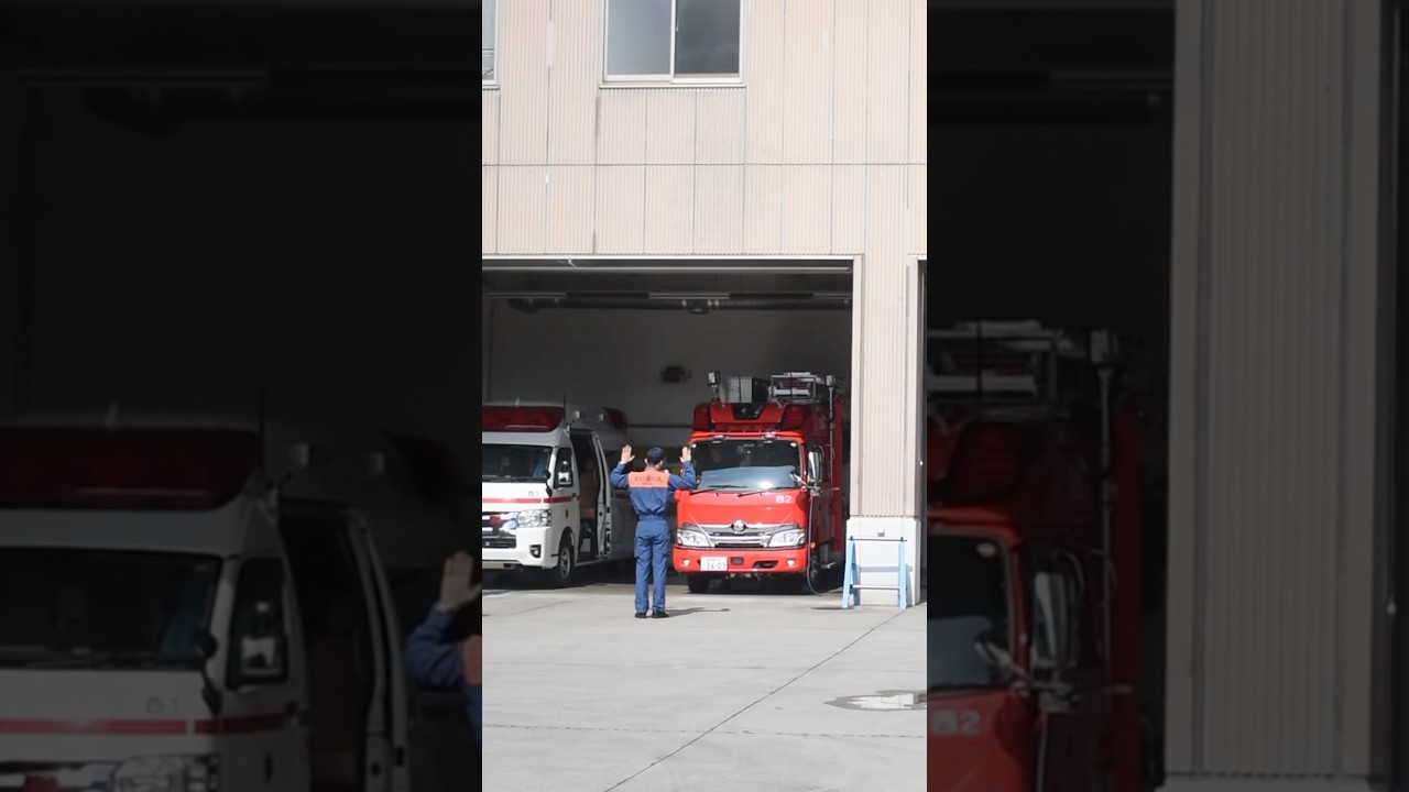 『消防士の後ろ姿!』草加八潮消防局 ポンプ車 西2。点検シーン!