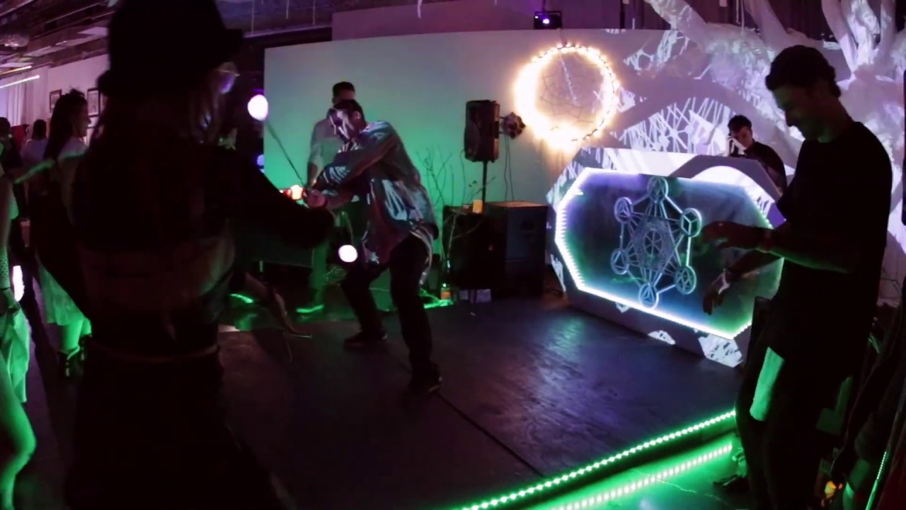 Ver An-ten-nae EDM show presented by Persona Productions en YouTube Ver An-ten-nae EDM show presented by Persona Productions en YouTube