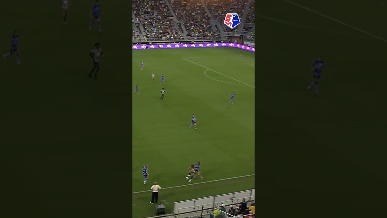Rodman pulled out the Trin Spin again. 😮‍💨 #nwsl #soccer #football