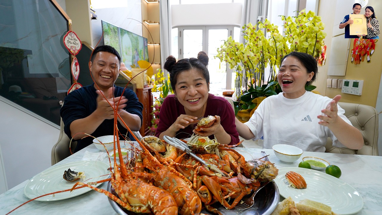 Mùng 5 Tết đón Vợ Chồng Thái Lan Việt Nam Duy Nisa siêu dễ thương tới thăm Nhà ăn Tôm Hùm Cua Biển