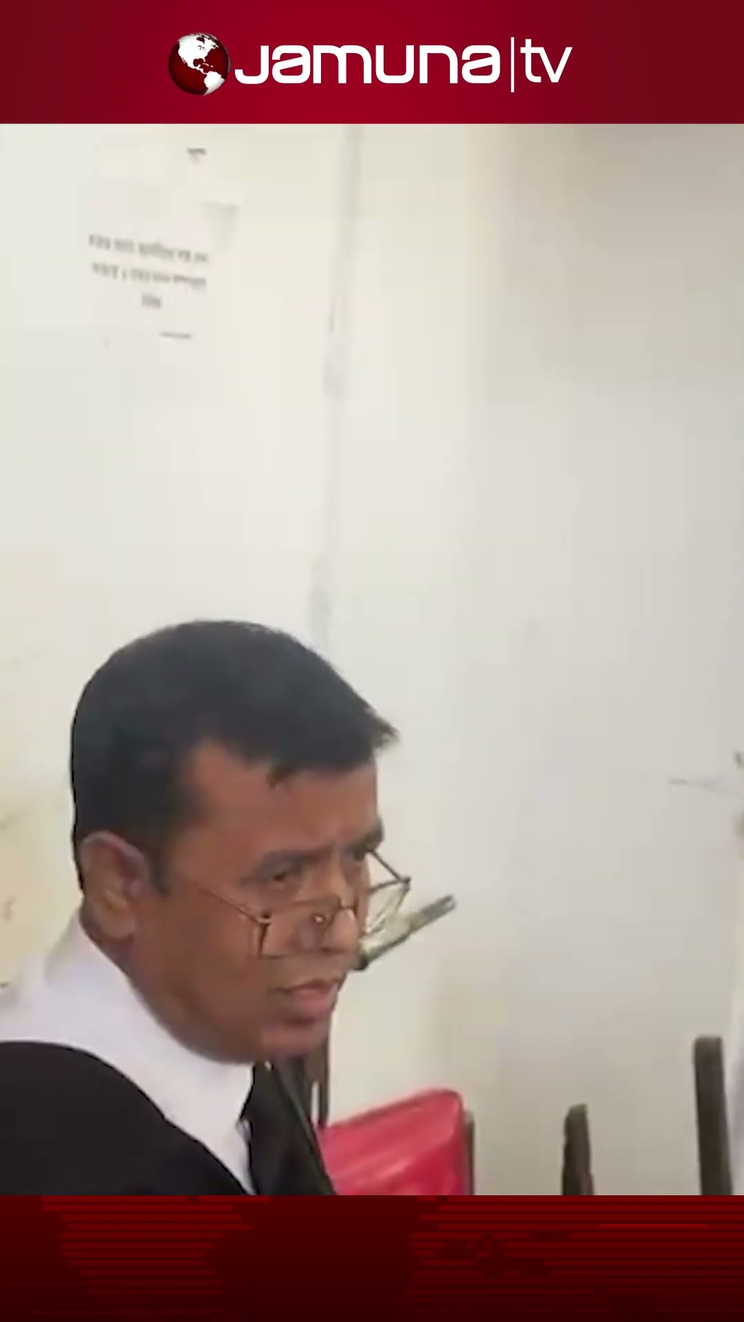 নারী নির্যাতন মামলায় বরখাস্ত এসপির ফুটেজ নেয়ায় সাংবাদিকের ওপর হামলা #natore #jamunatv