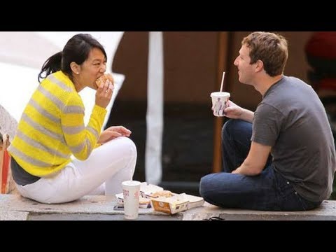 Video: Pengantin Mark Zuckerberg memilih gaun pengantin sederhana