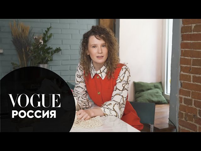 Что в сумке у певицы Монеточки? | Vogue Россия