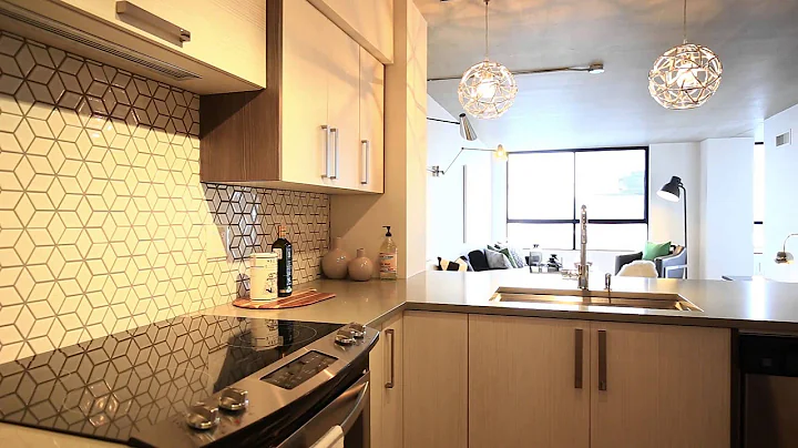 S-O-L-D!  75 Riverside Dr E Unit 1807 - Carrie-Lyn...