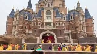 A primary peak at the enchanted storybook castle & show shanghai
disneyland. disclaimer: lots of videos being lifted from each others'
channels. (my edits...