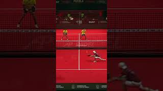 WHAT IS THAT DEFENSE? 😅😅| Padel Highlights #bestofpadel