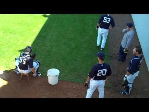 Video: Yankees Catcher Träffas I ädla Delar