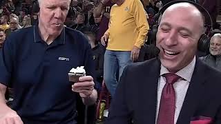 Download Lagu FAIL ! Bill Walton ate the cupcake — CANDLE AND ALL 😳 MP3